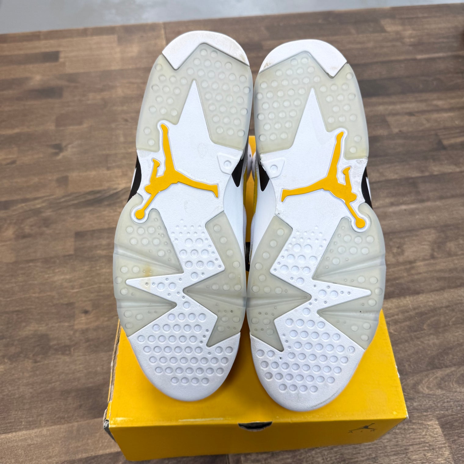 Ochre Jordan 6 Retro (USED)