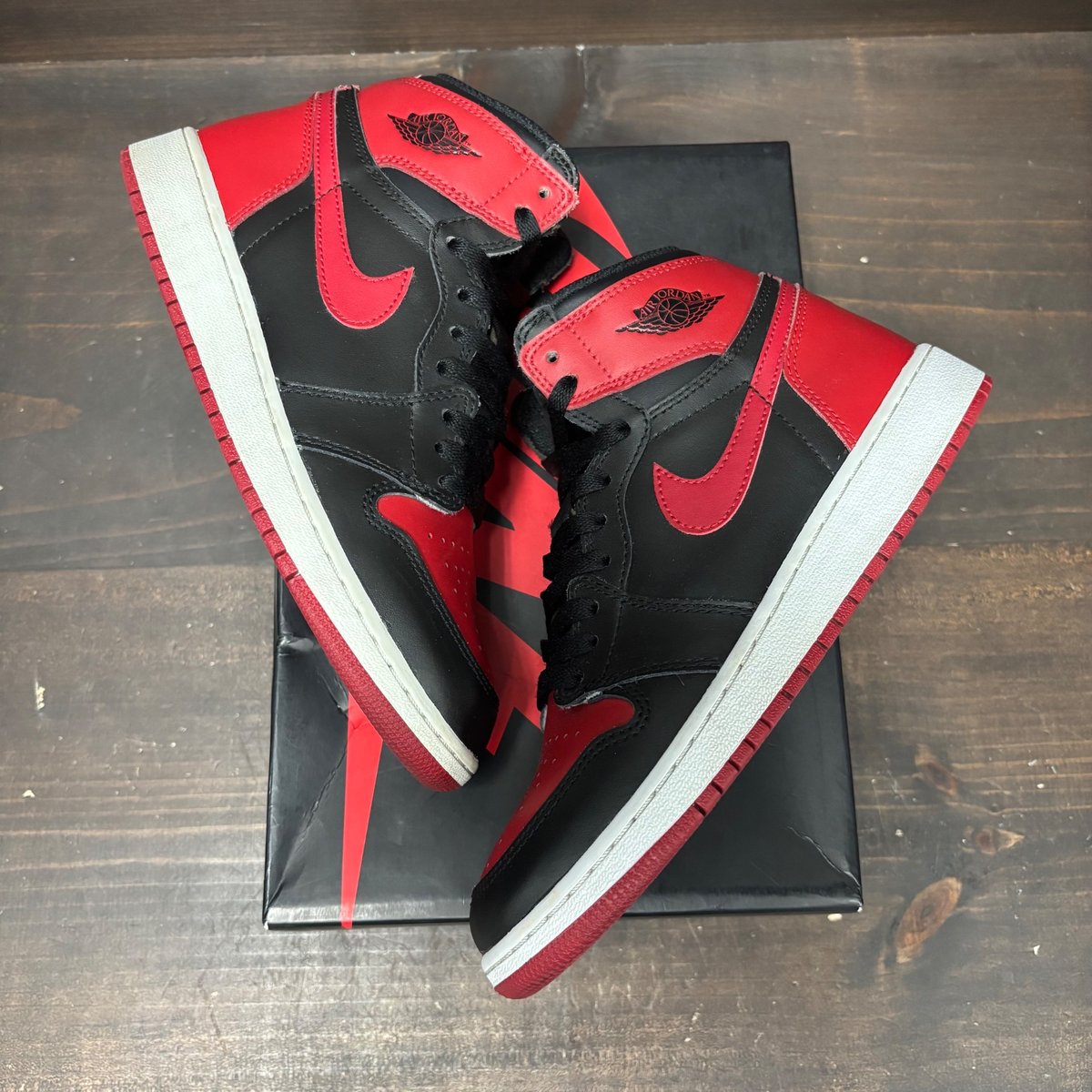 Jordan 1 Retro Bred Banned (2016) (GS) Size 6Y (Pre-Owned) - back