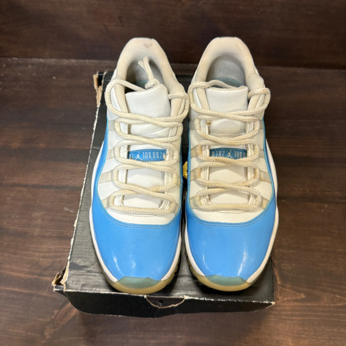 Jordan 11 Retro Low University Blue (2017) Size 8.5 (Pre-Owned)