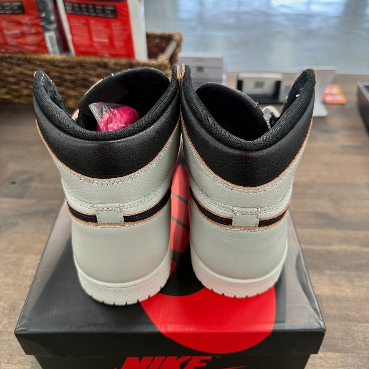 Jordan 1 Retro High OG Defiant SB NYC to Paris Size 10 (Pre-Owned) - Image 4