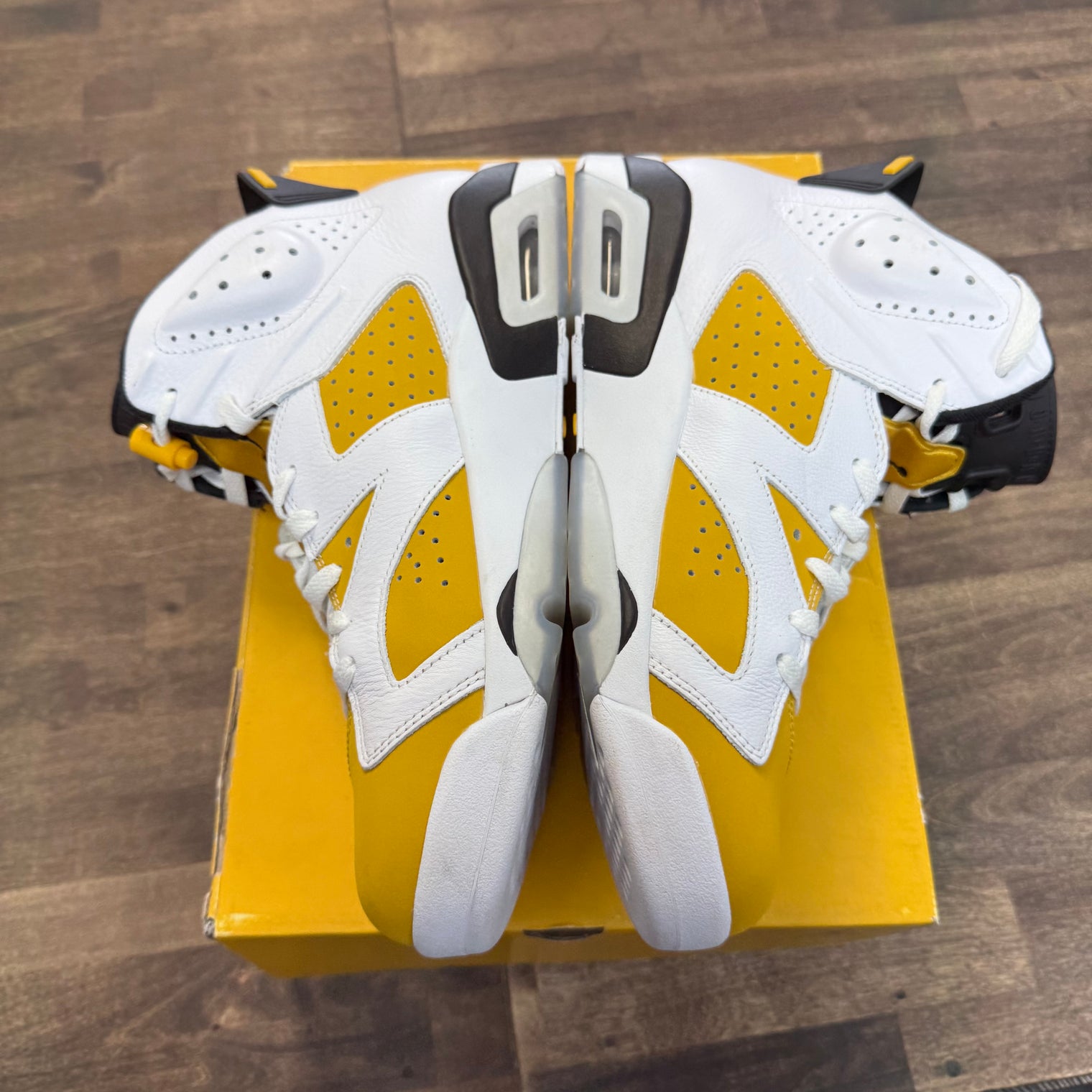 Ochre Jordan 6 Retro (USED)