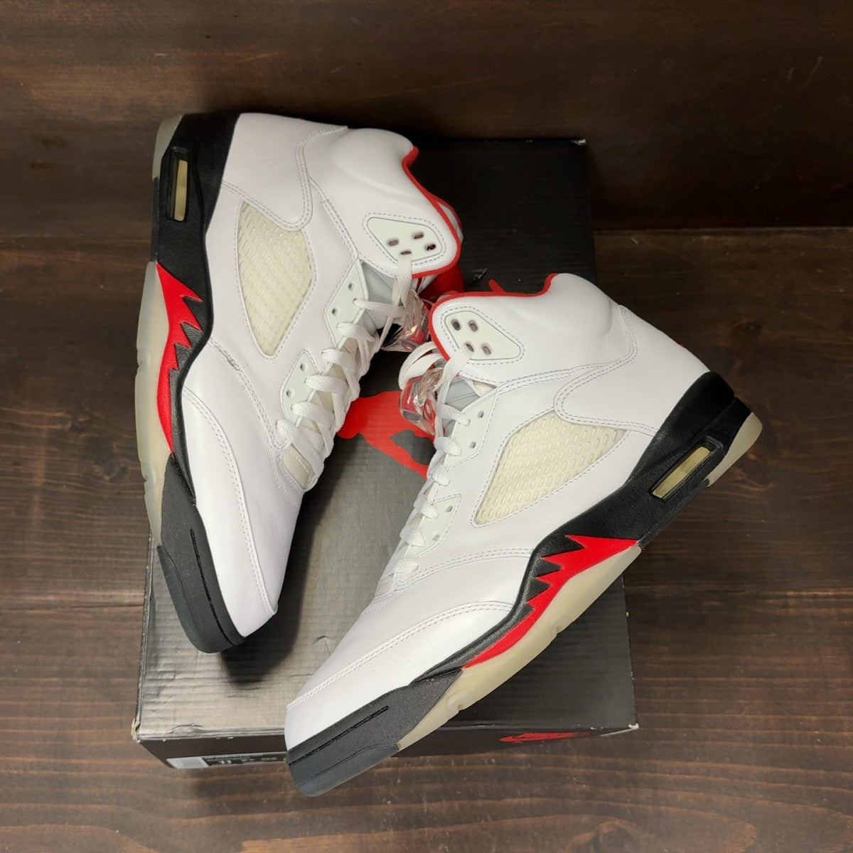 Jordan 5 Retro Fire Red Silver Tongue (2020) - Image 2