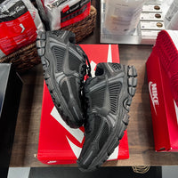 Triple Black Vomero 5 (USED)