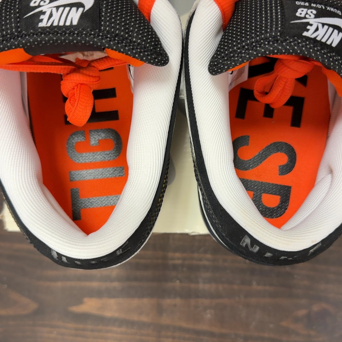 Nike SB Dunk Low TIGHTBOOTH Size 12 (Pre-Owned) - aux