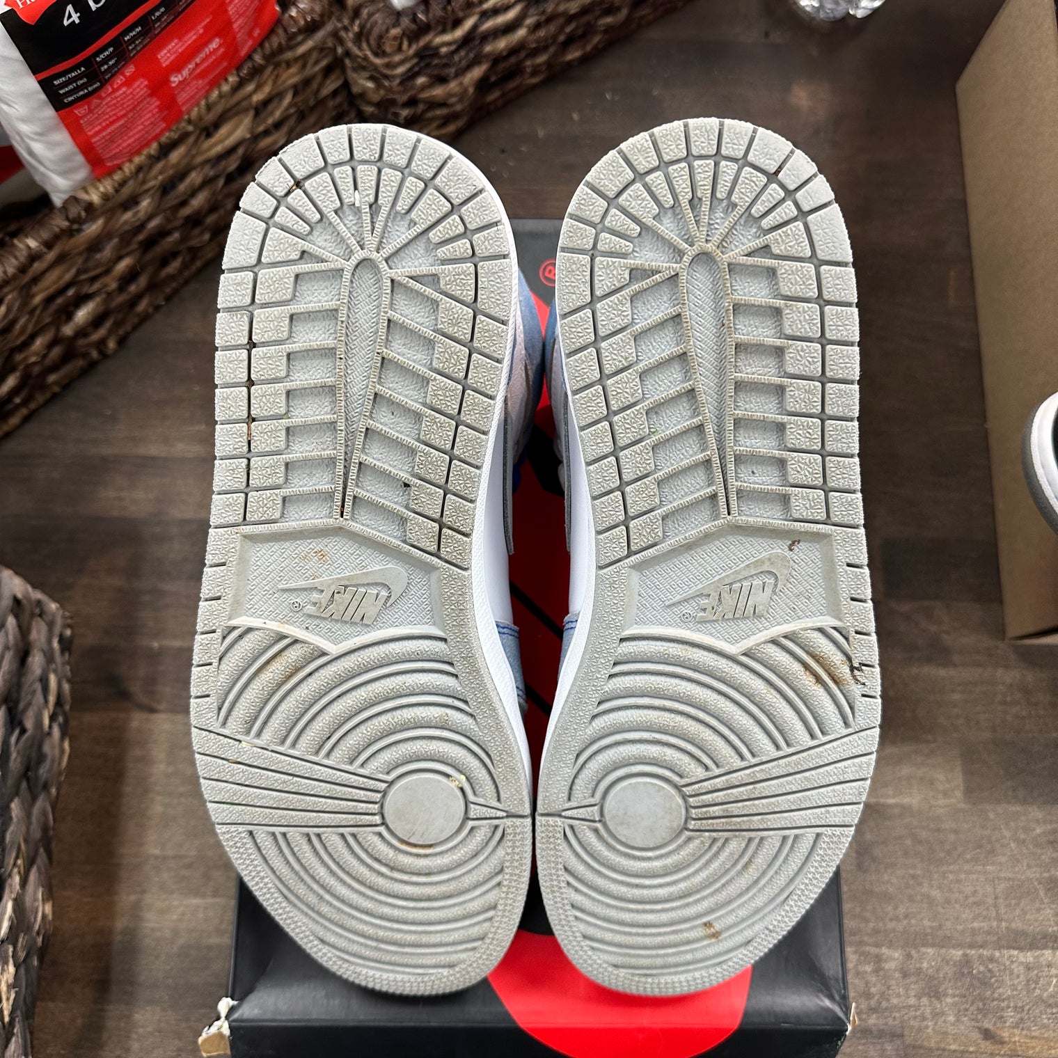 Hyper Royal Smoke Grey Jordan 1 Retro High (USED)