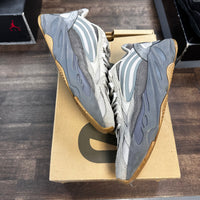 Tephra Yeezy 700 (USED)