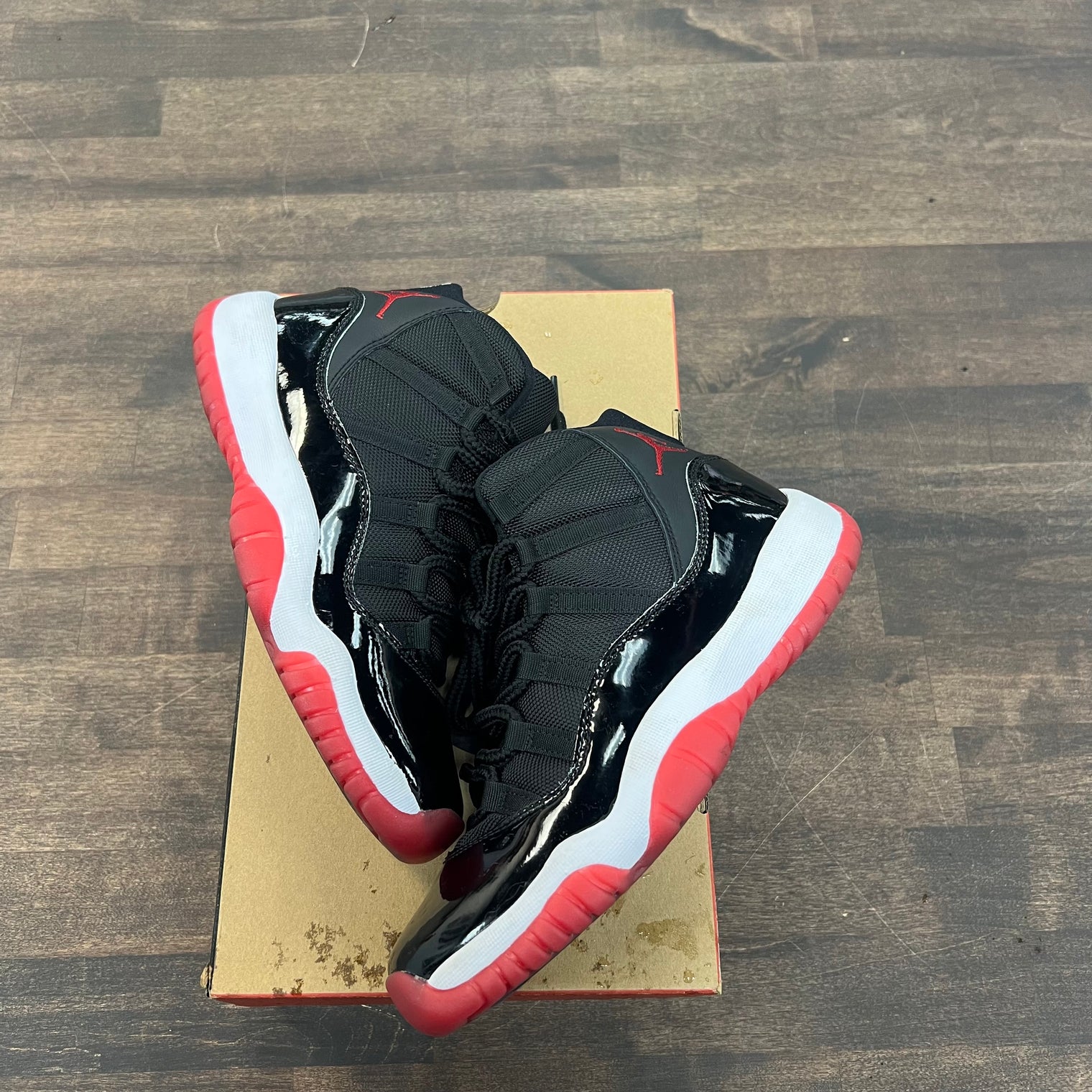 Bred Jordan 11 2019 (GS) (USED)