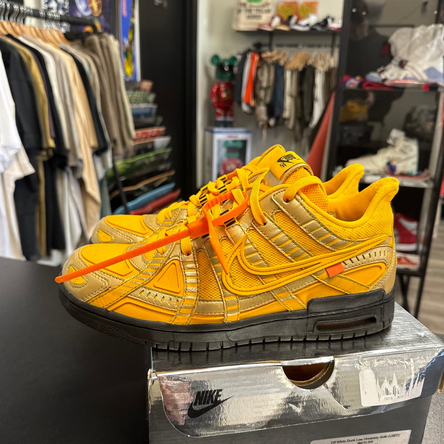 Off White Dunk Low University Gold (USED)