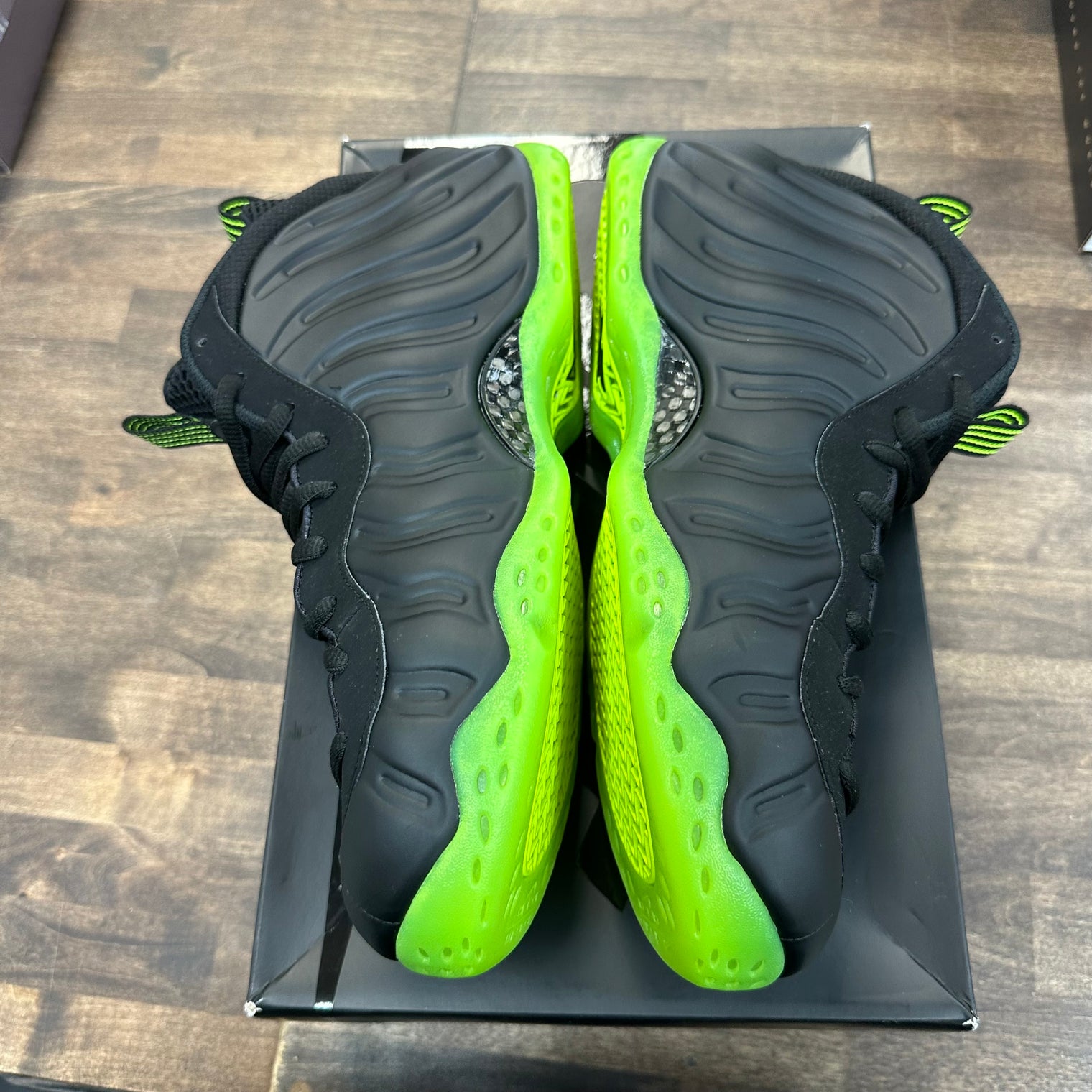 Black Volt Foamposite (USED)