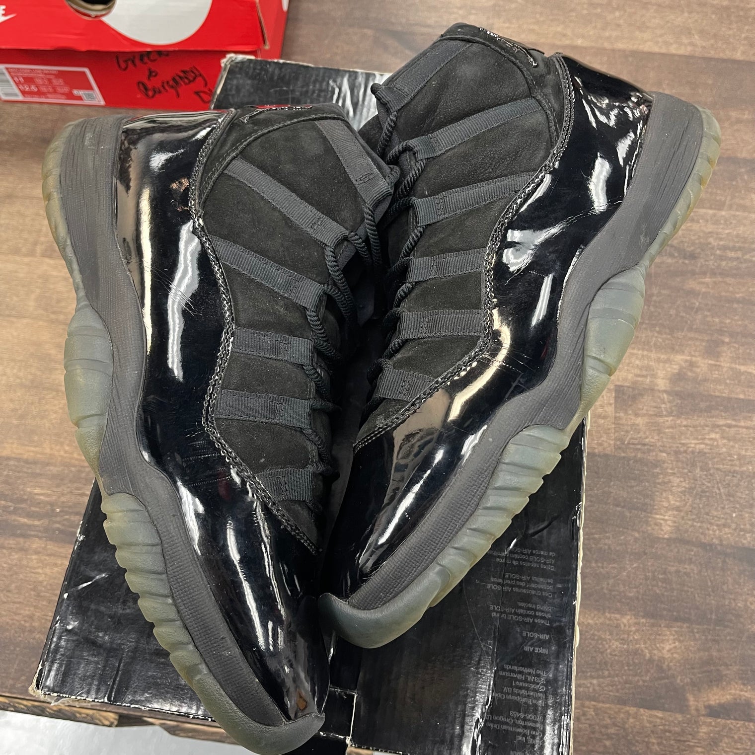 Cap and Gown Jordan 11 Retro (USED)