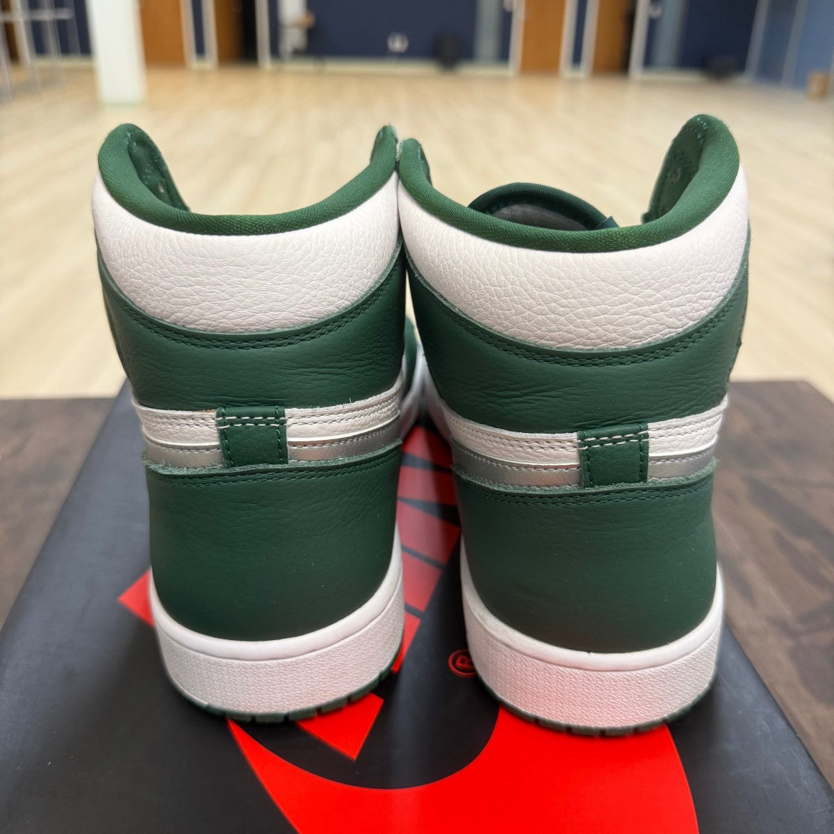 Jordan 1 Retro High OG Gorge Green - Image 2