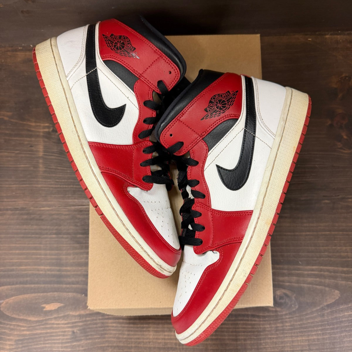 Jordan 1 Mid Chicago (2020) Size 11.5 (Pre-Owned) - Image 2