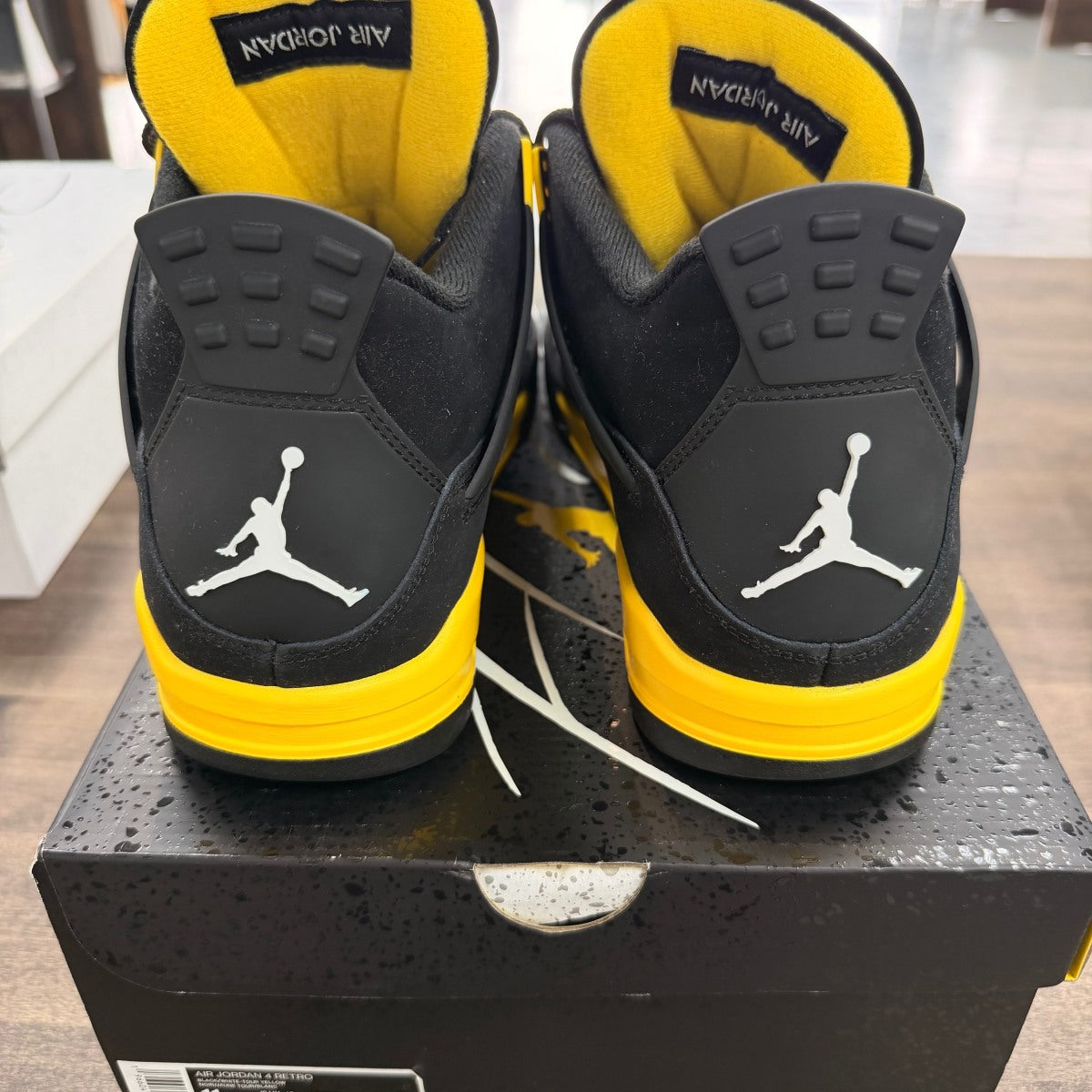 Jordan 4 Retro Thunder (2023) - Image 4