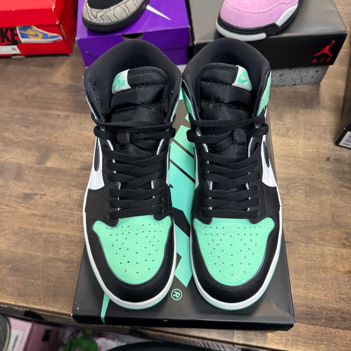 Jordan 1 Retro High OG Green Glow Size 10 (Pre-Owned) - Image 2
