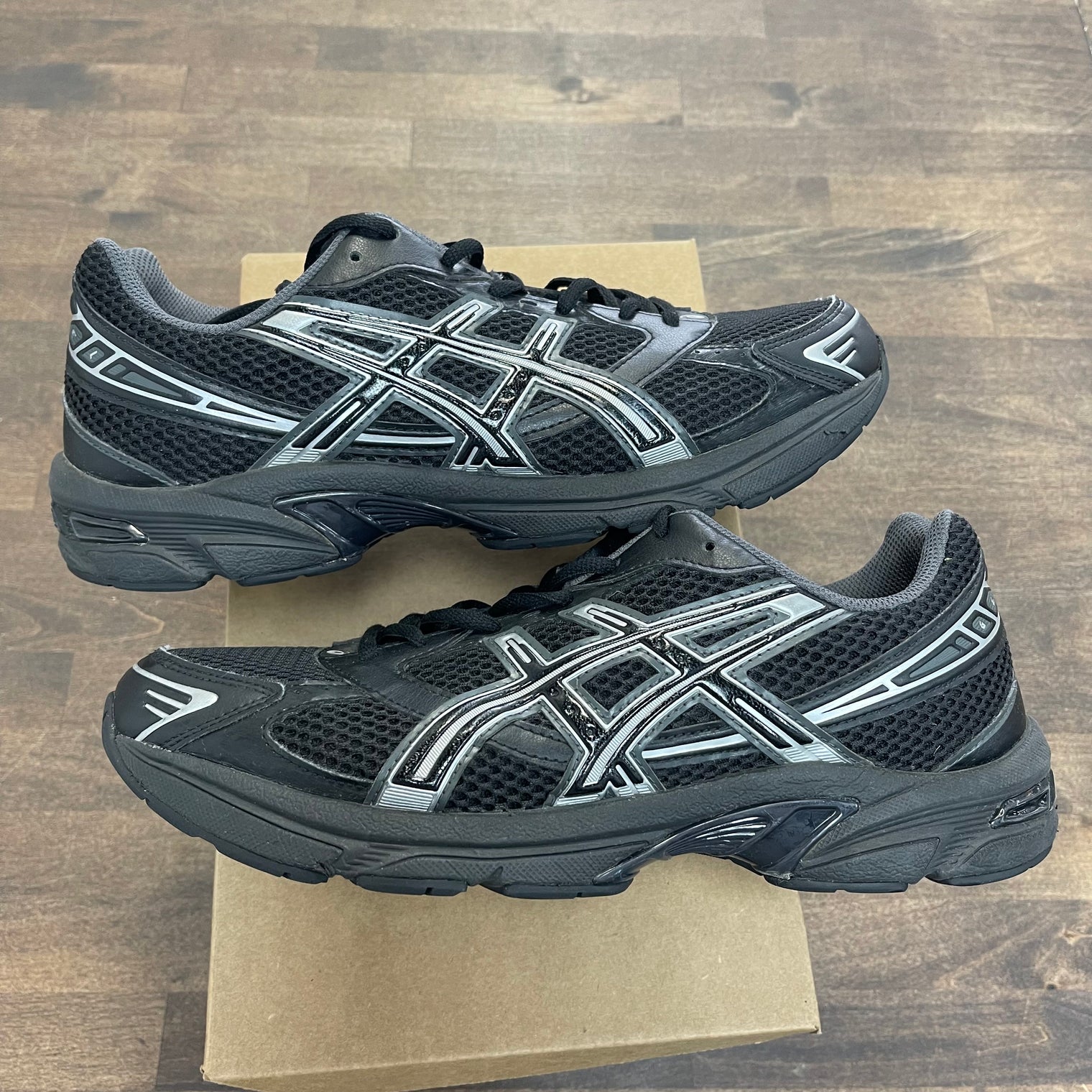 Black Pure Silver Asics 1130 (USED,No Box)