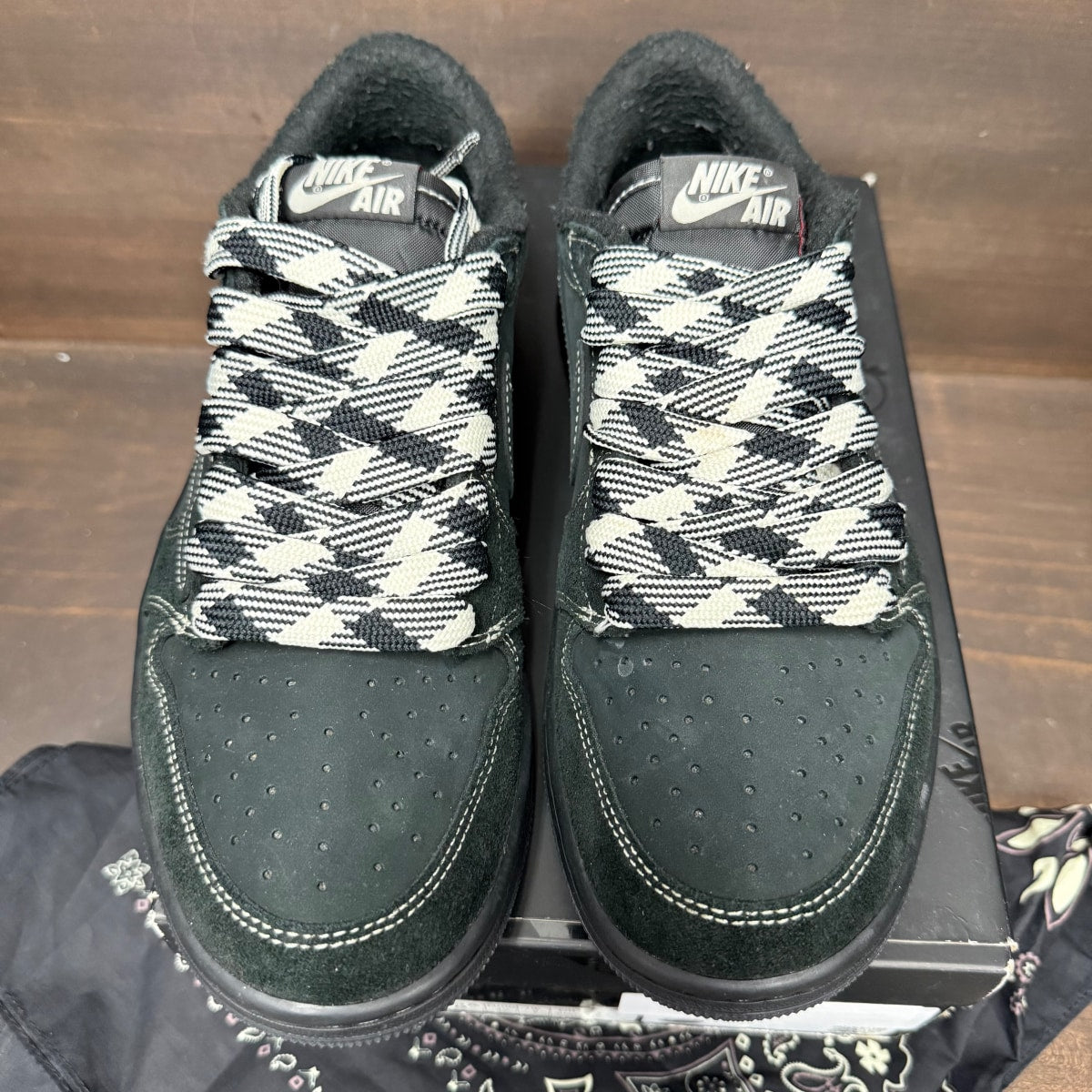 Jordan 1 Retro Low OG SP Travis Scott Black Phantom - Image 2