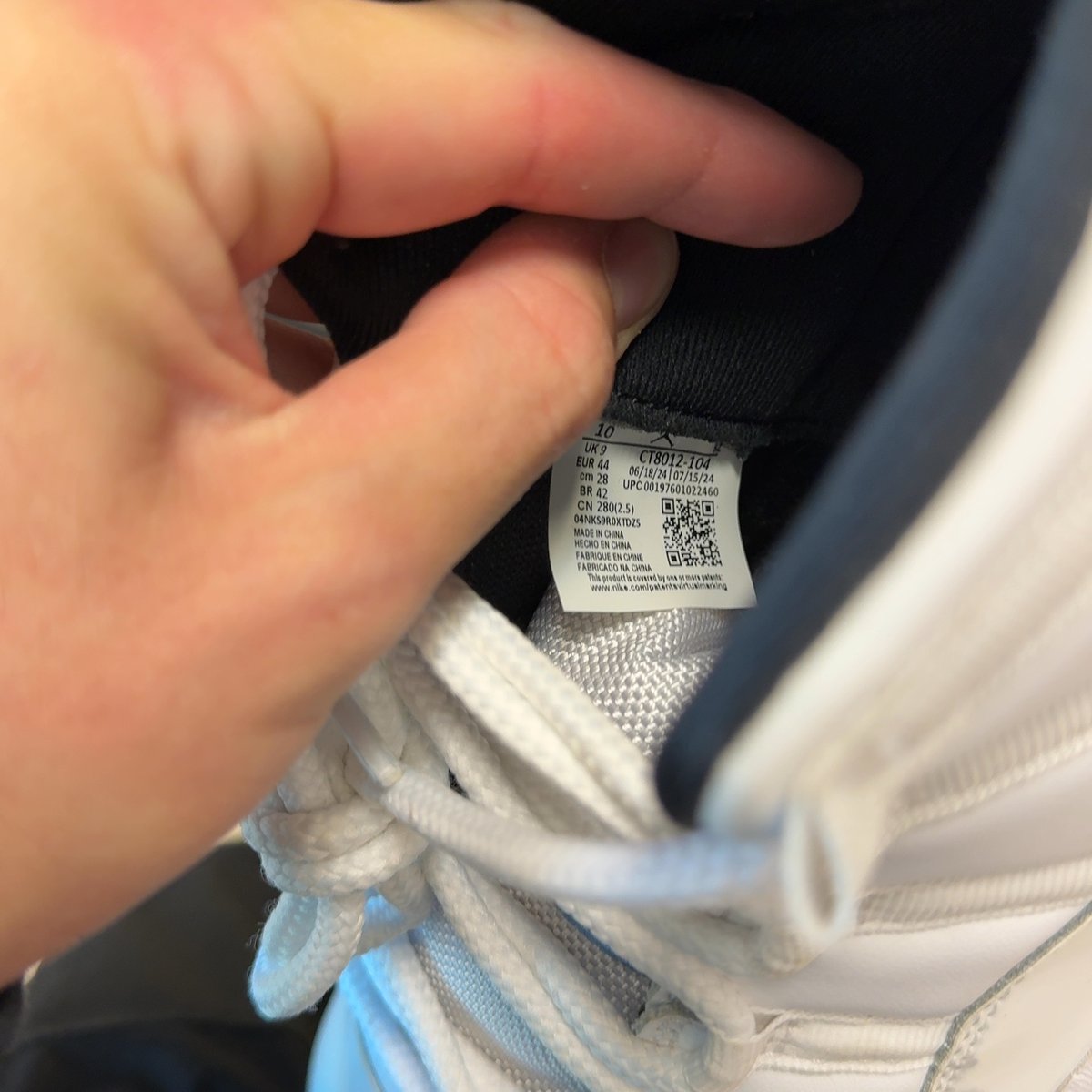 Jordan 11 Retro Legend Blue (2024) Size 10 (Pre-Owned) - aux