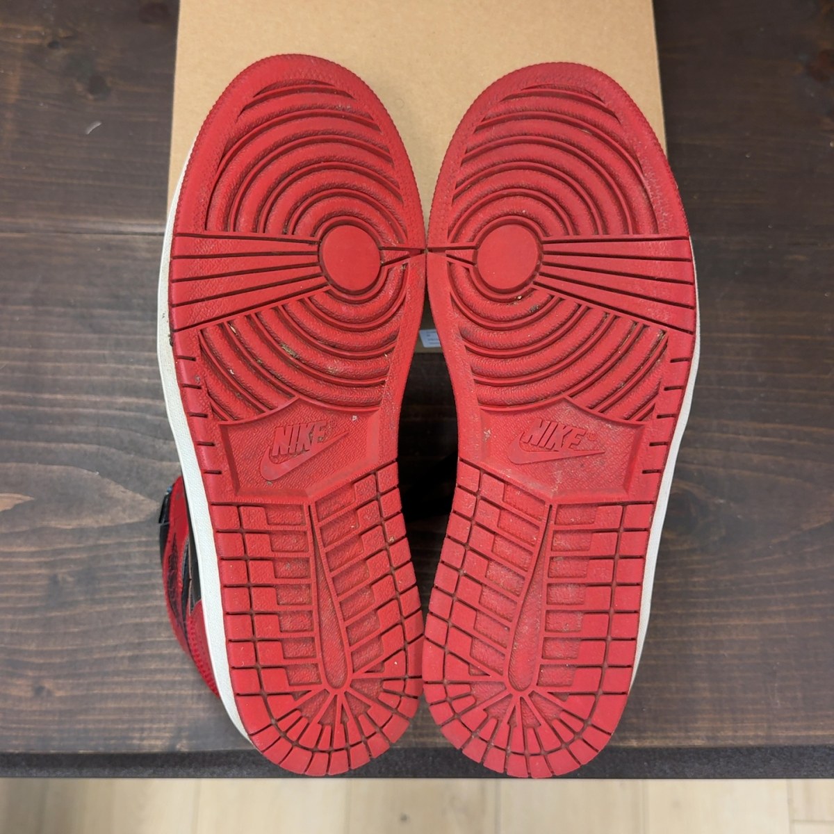 Jordan 1 Retro High OG Patent Bred Size 9 (Pre-Owned) - Image 8