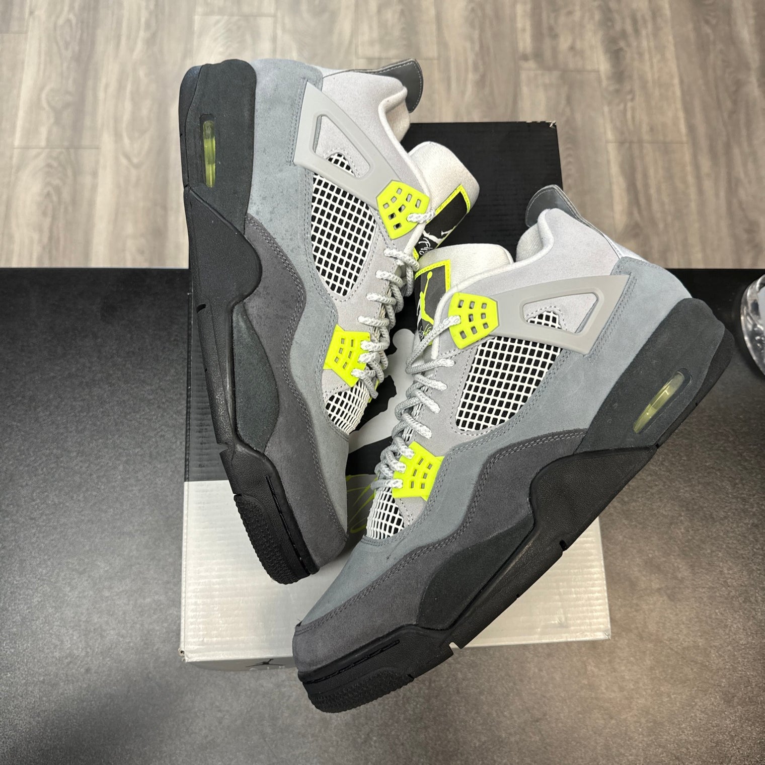 Jordan 4 SE Neon (USED)