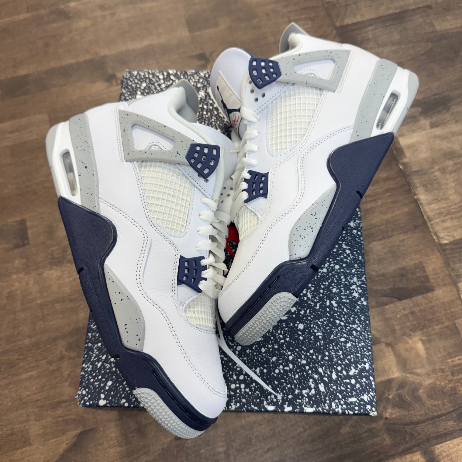 Midnight Navy Jordan 4 Retro (Lightly Worn)