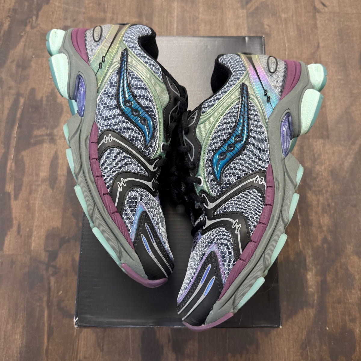 Saucony ProGrid Triumph 4 Winter Solstice Holographic - Image 1