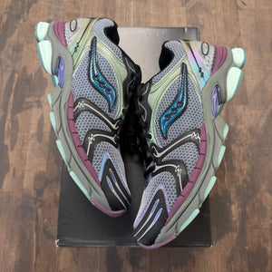 Saucony ProGrid Triumph 4 Winter Solstice Holographic - Image 1