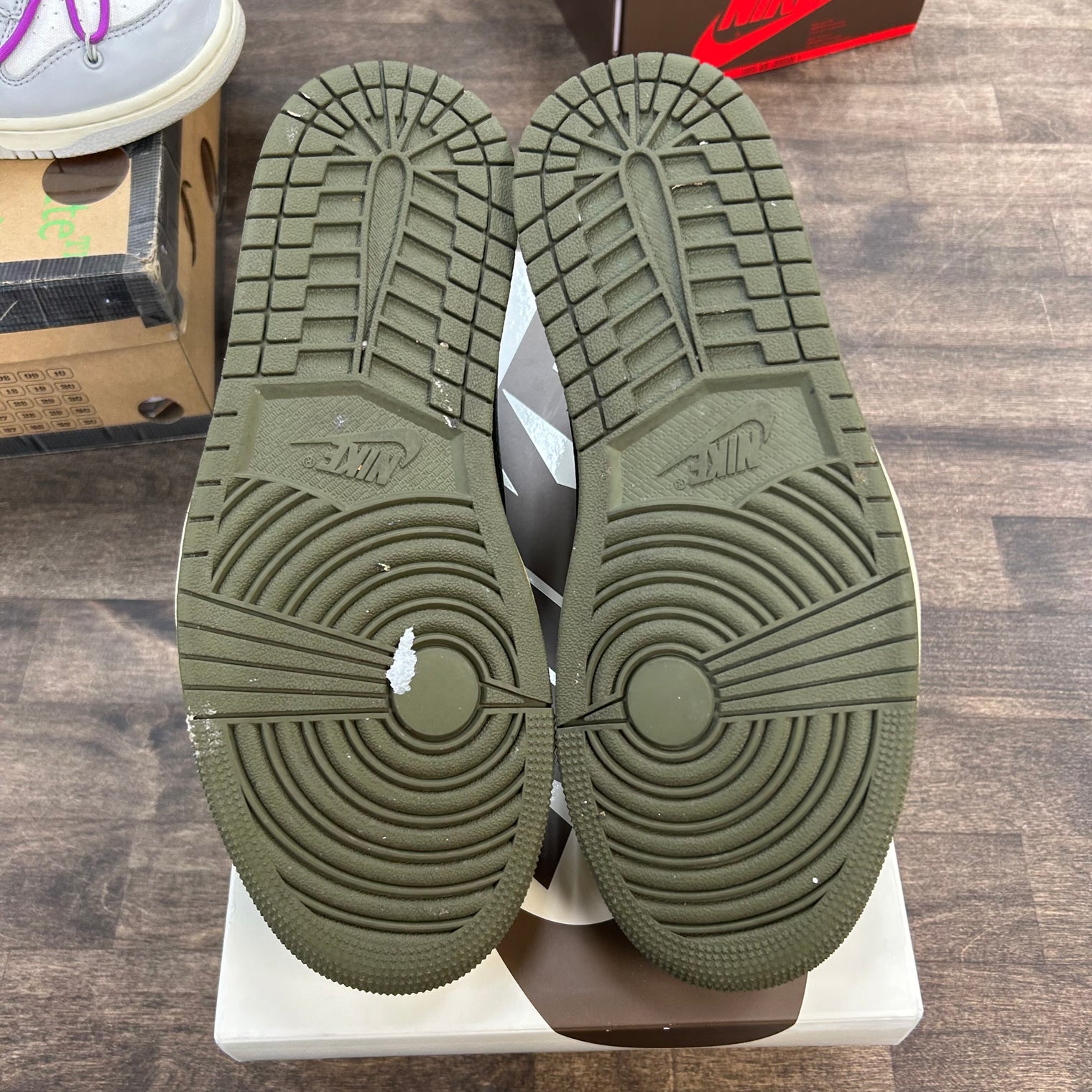 Medium Olive Travis Scott Jordan 1 Low (USED)