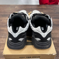 Metallic MNVN Yeexy 700 (USED)