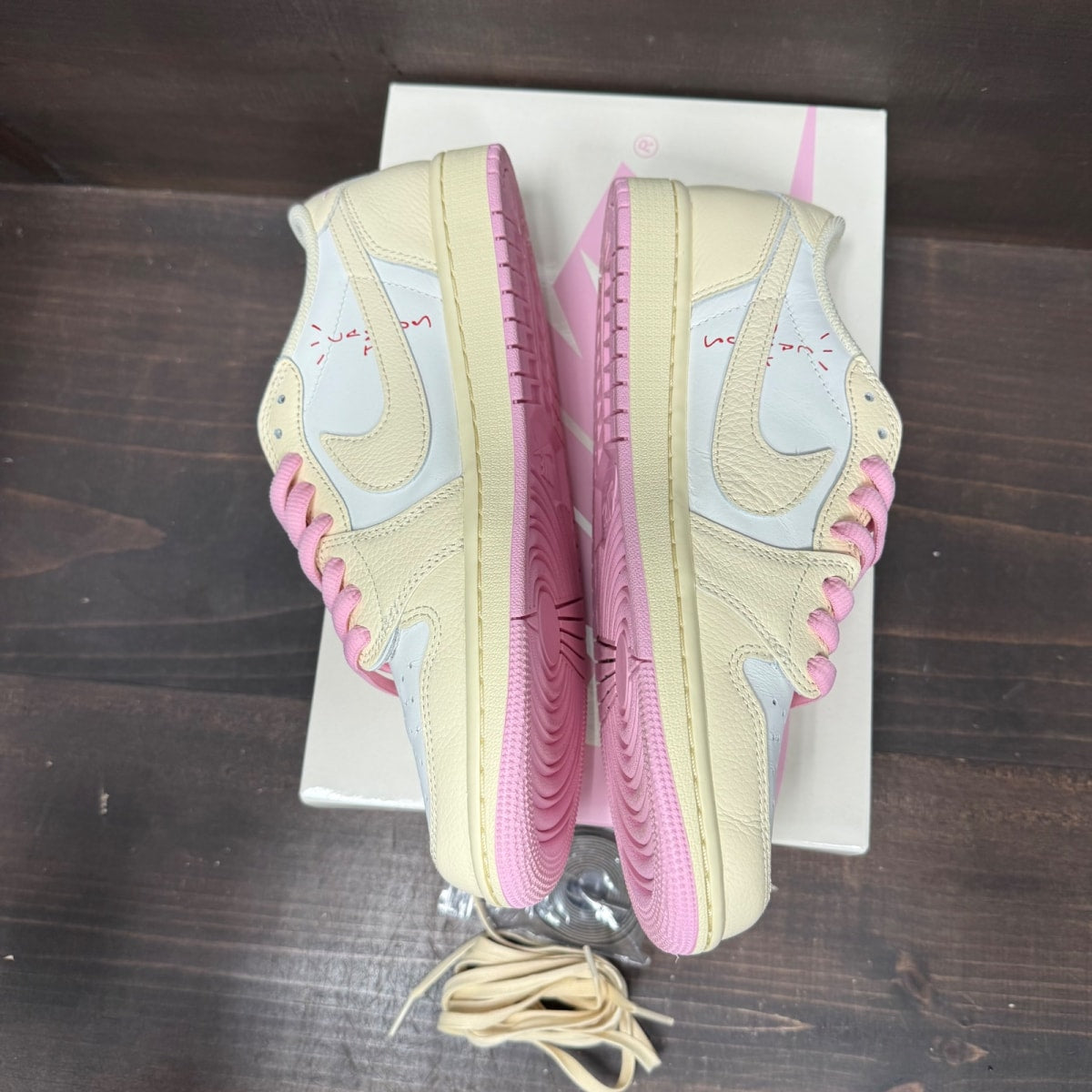Jordan 1 Retro Low OG SP Travis Scott Shy Pink - Image 3