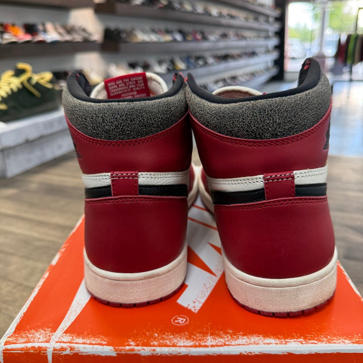 Jordan 1 Retro High OG Chicago Lost and Found Size 10 (Pre-Owned) - Image 4
