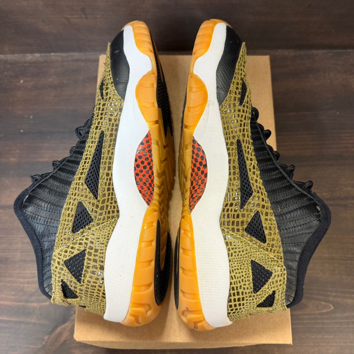Jordan 11 Retro Low IE Militia Green (2015) Size 11 (Pre-Owned) - Image 6