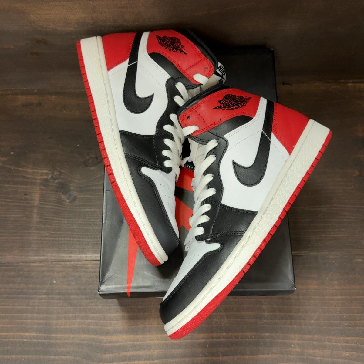 Jordan 1 Retro Black Toe (2013) Size 9.5 (Pre-Owned) - Image 2