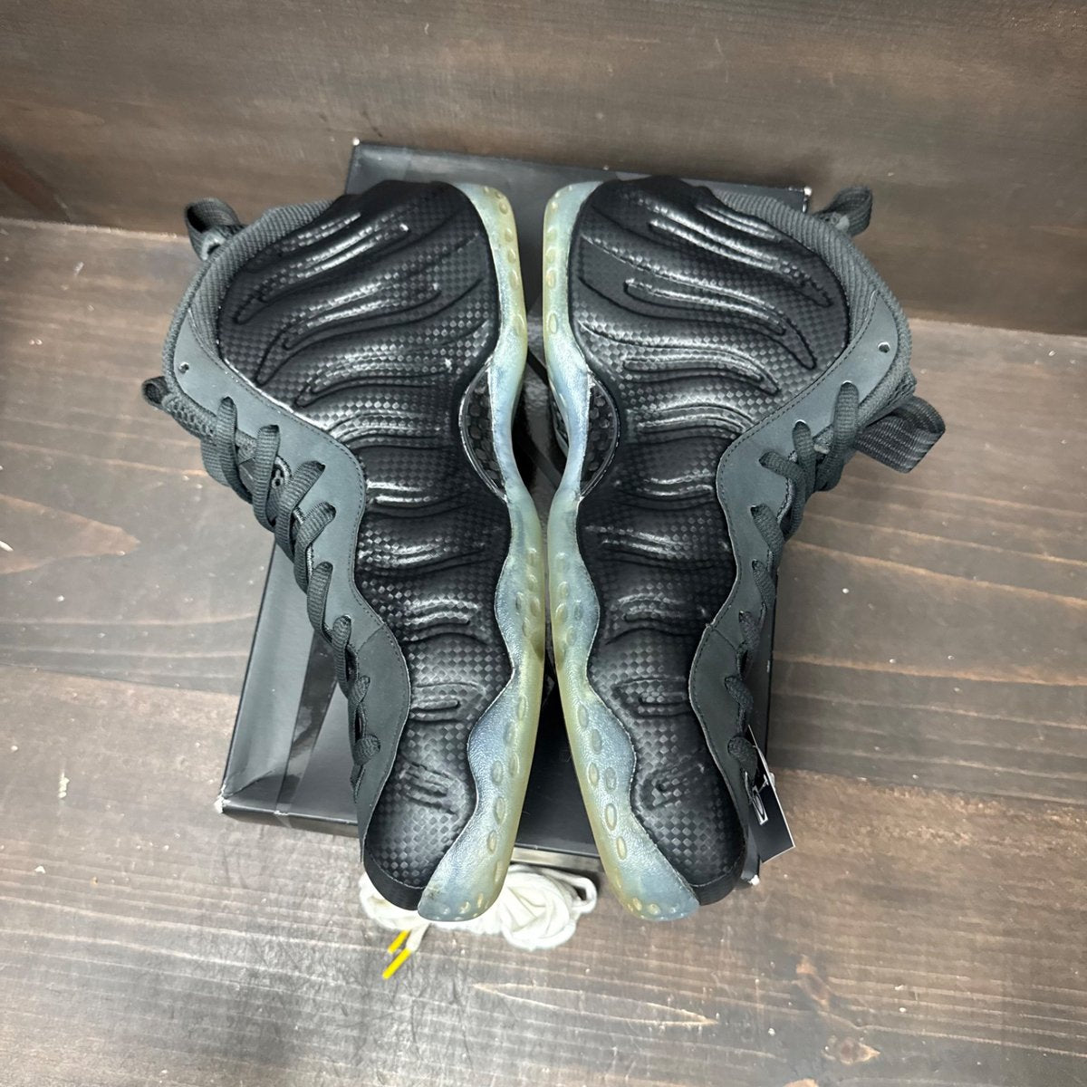 Nike Air Foamposite One Carbon Fiber Size 12 (Pre-Owned) - side