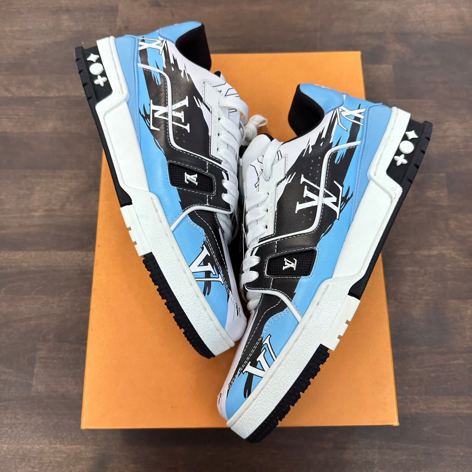 Louis Vuitton White Blue Trainer Sneaker (USED)