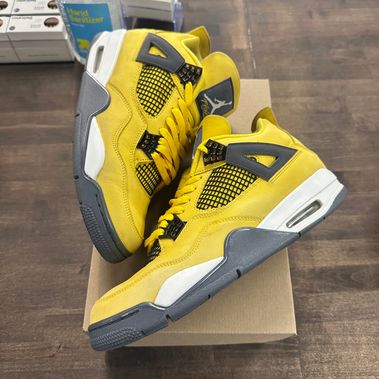 Lightning Jordan 4 Retro (USED, No Box)