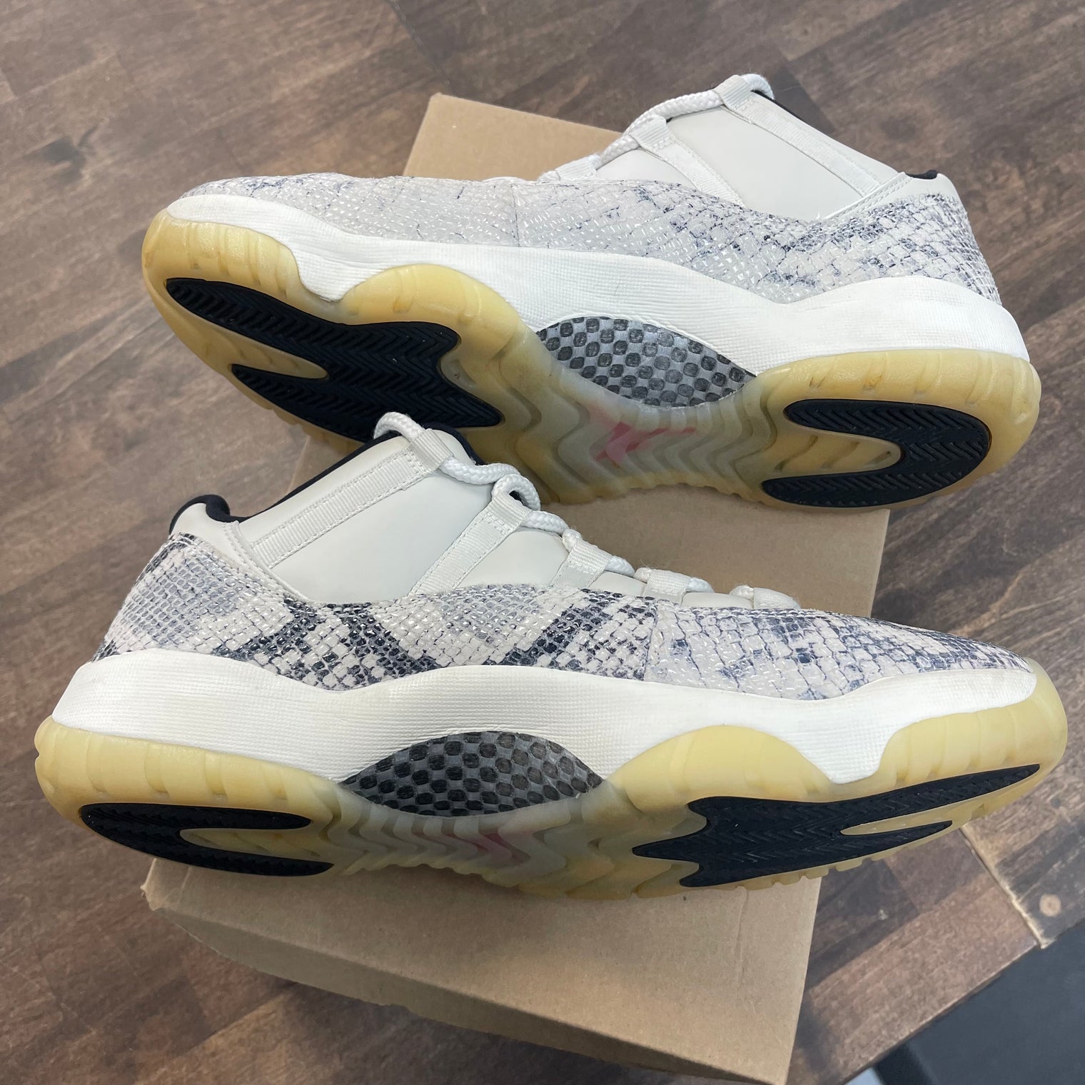 Snake Light Bone Jordan 11 Low (USED,No Box)