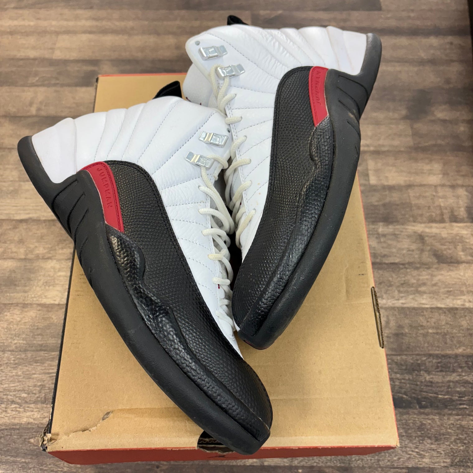 Taxi Flip Jordan 12 (USED)