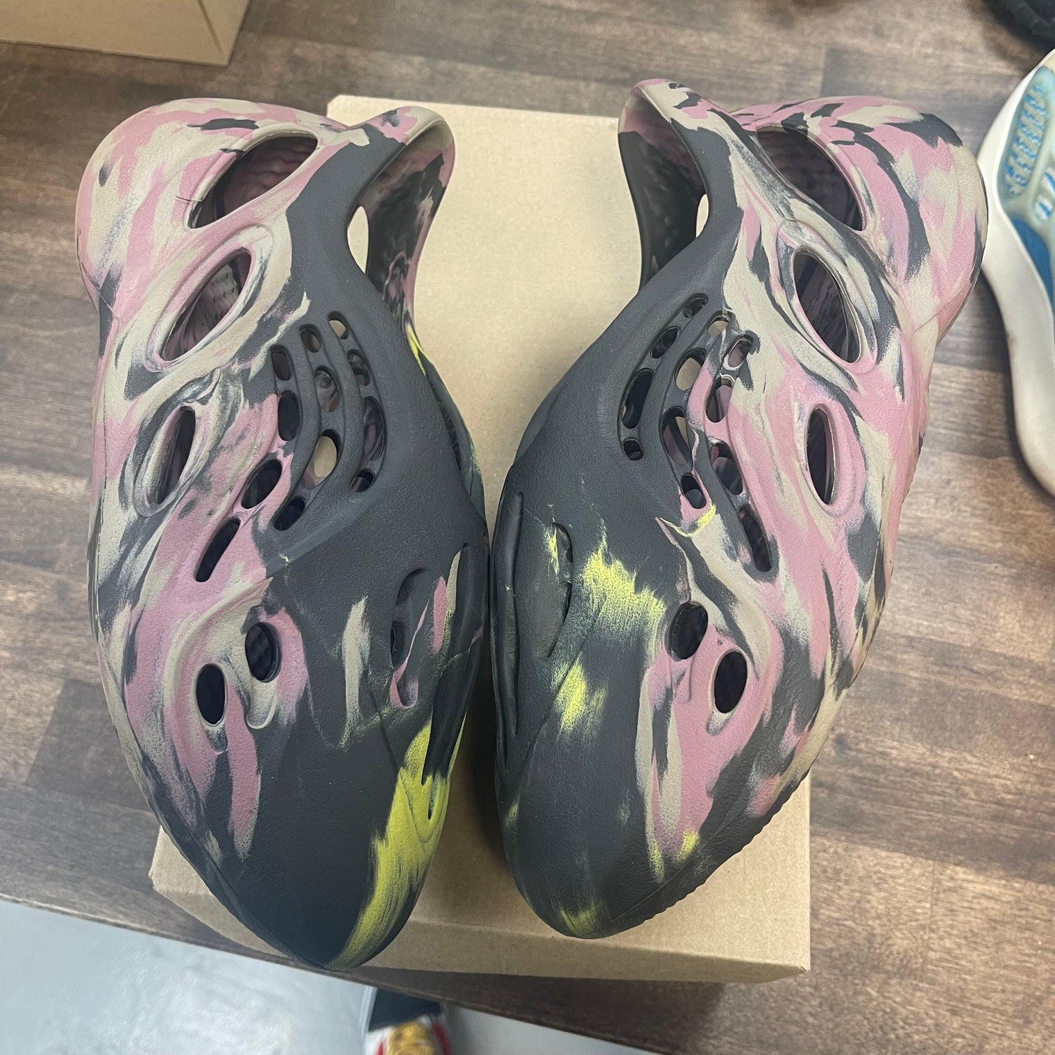 MX Carbon Yeezy Foam RNNR (USED, No Box)