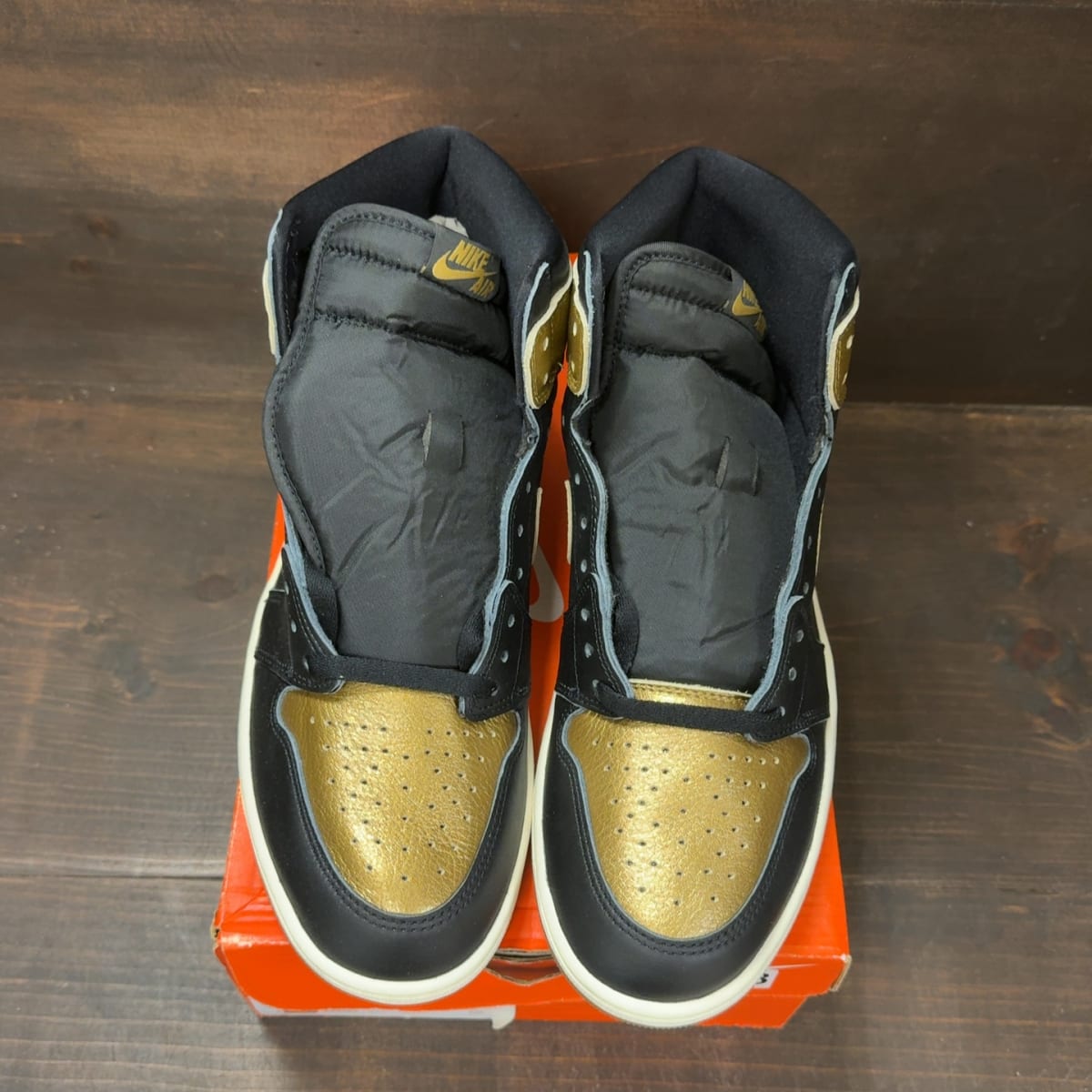 Jordan 1 Retro High OG Black Metallic Gold Size 11 - tag