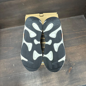 adidas Yeezy Boost 700 Wave Runner Size 9.5 (Pre-Owned) - box