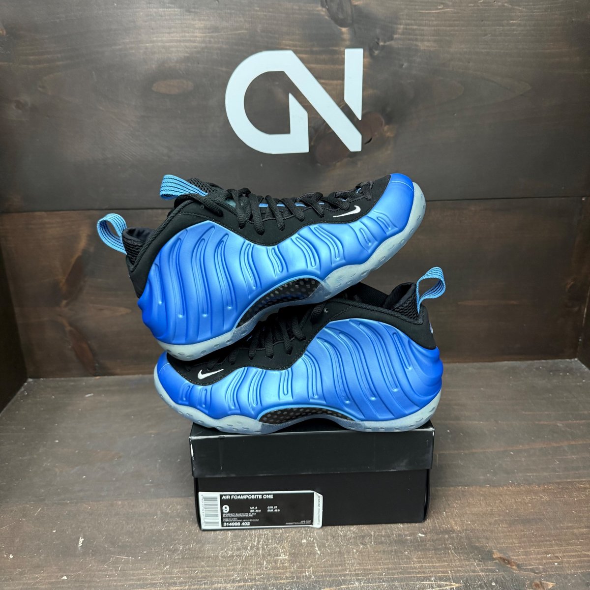 Nike Air Foamposite One University Blue Size 9 (Pre-Owned) - front