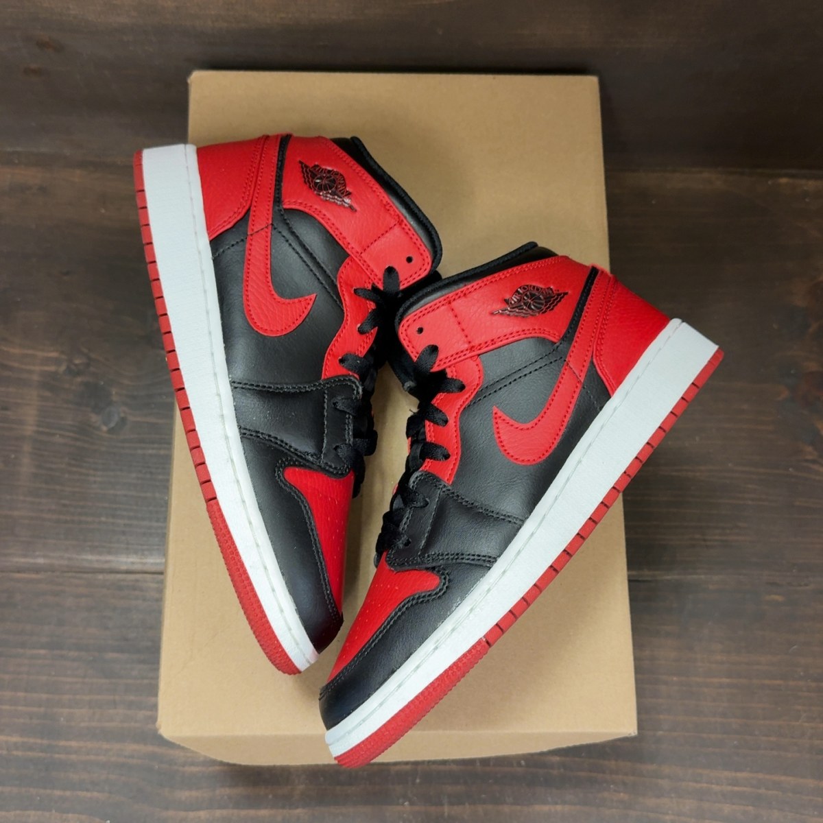 Jordan 1 Mid Banned (2020) (GS) Size 5.5Y (Pre-Owned) - Image 2