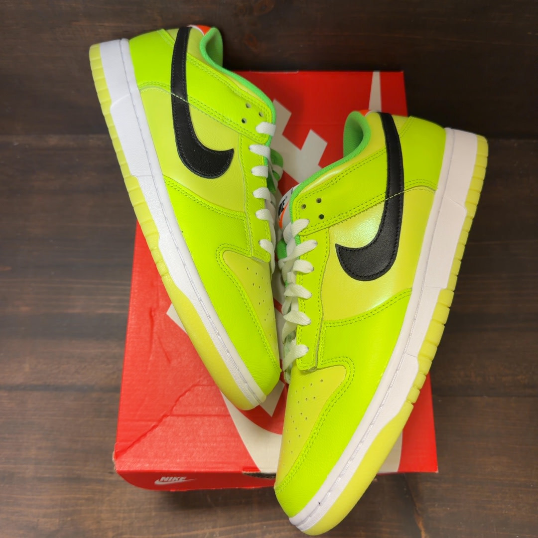 Nike Dunk Low SE Splash Volt - Image 2