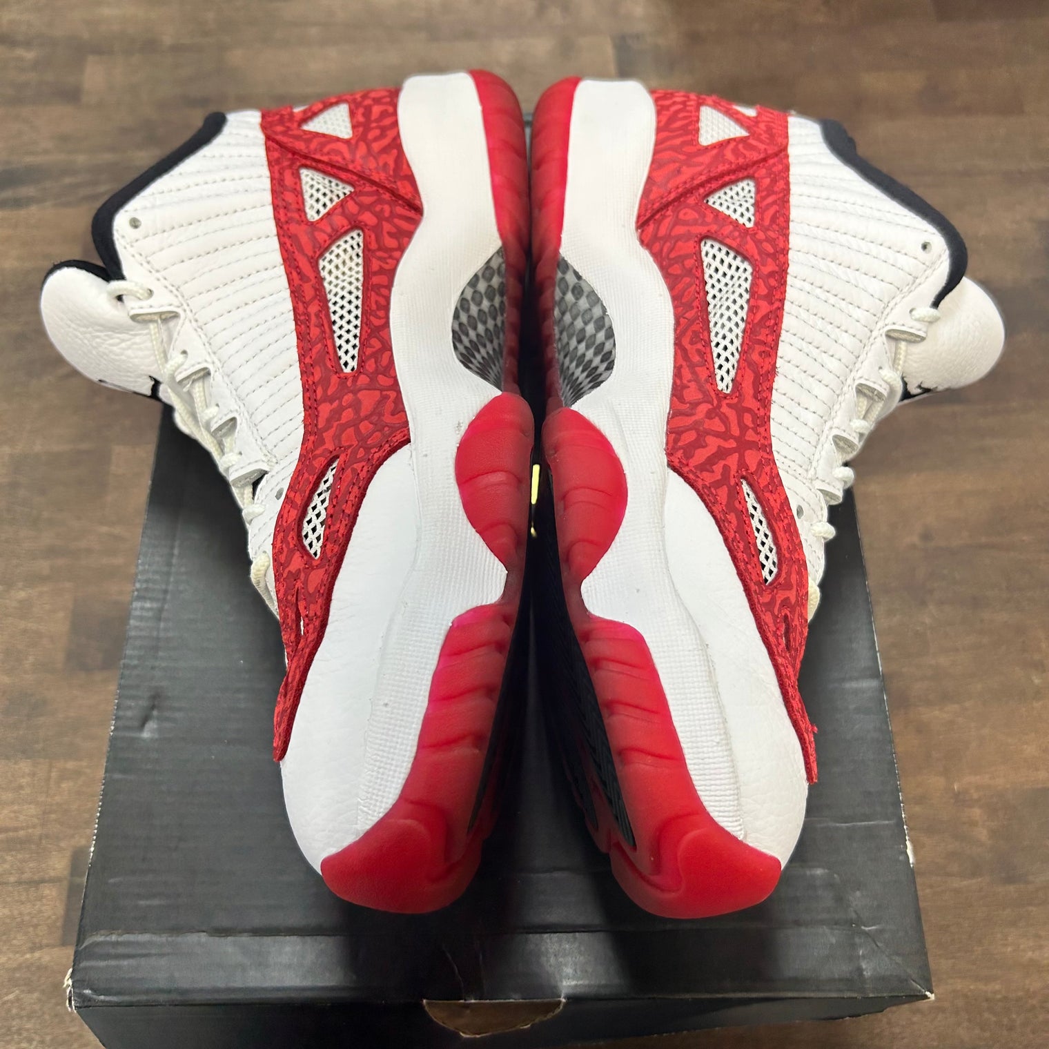 White Gym Red Jordan 11 Low IE (USED)