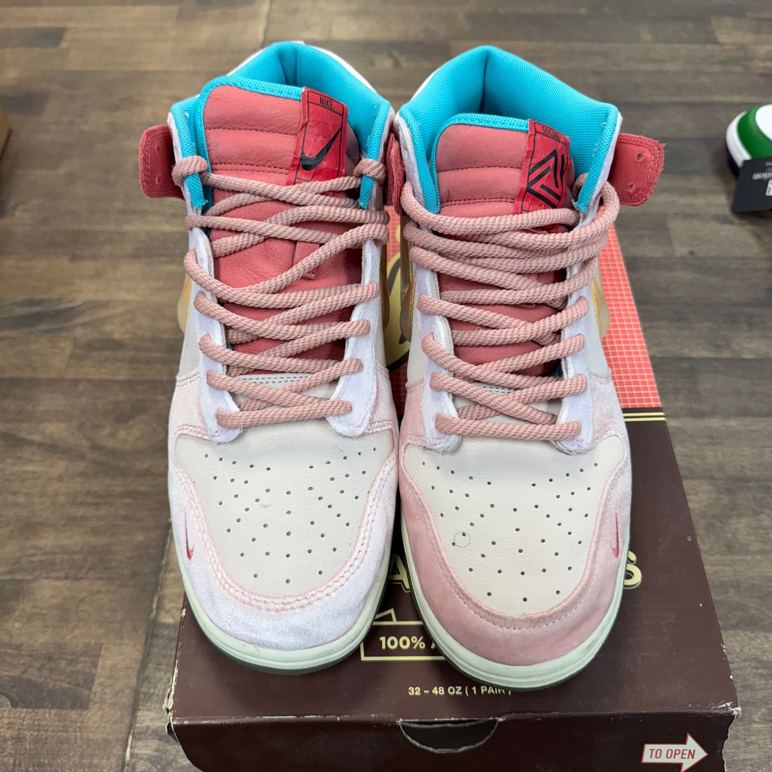 Social Status Free Lunch SB Strawberry Milk Dunk Mid (USED)