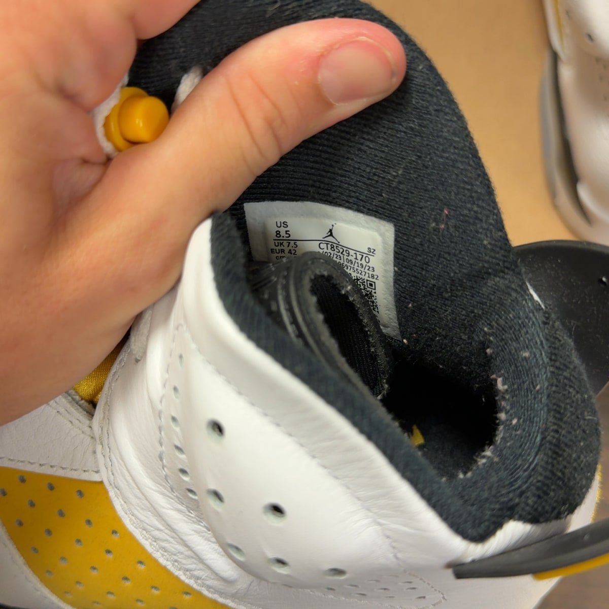 Jordan 6 Retro Yellow Ochre Size 8.5 (Pre-Owned) - Image 7