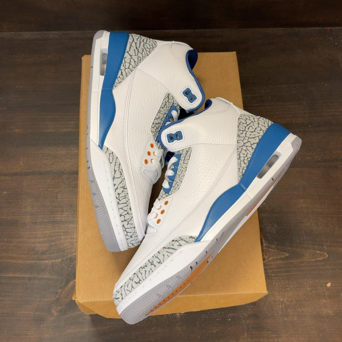 Jordan 3 Retro Wizards Size 10 - Image 2