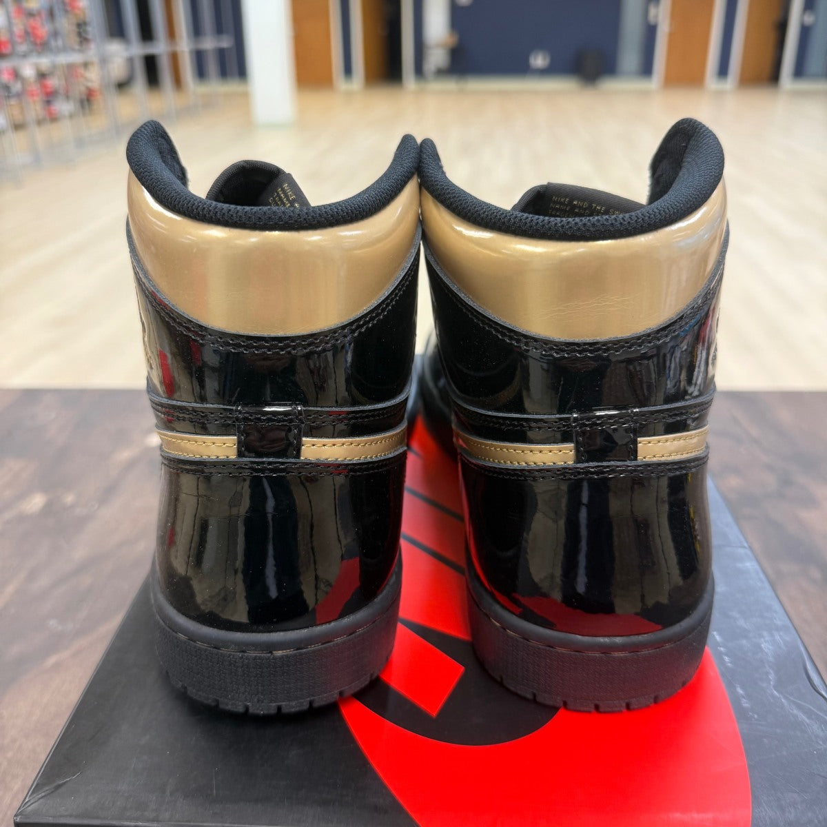 Jordan 1 Retro High Black Metallic Gold (2020) - Image 2