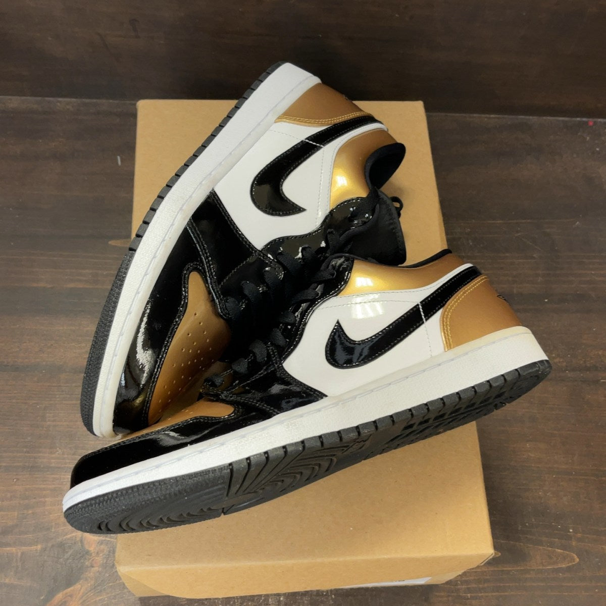 Jordan 1 Low Gold Toe Size 10 (Pre-Owned) - Image 2