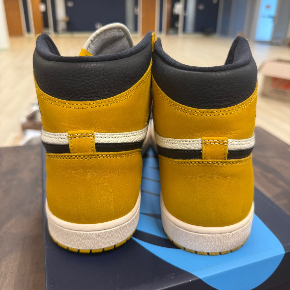 Jordan 1 Retro High OG Yellow Ochre Size 13 (Pre-Owned) - Image 5